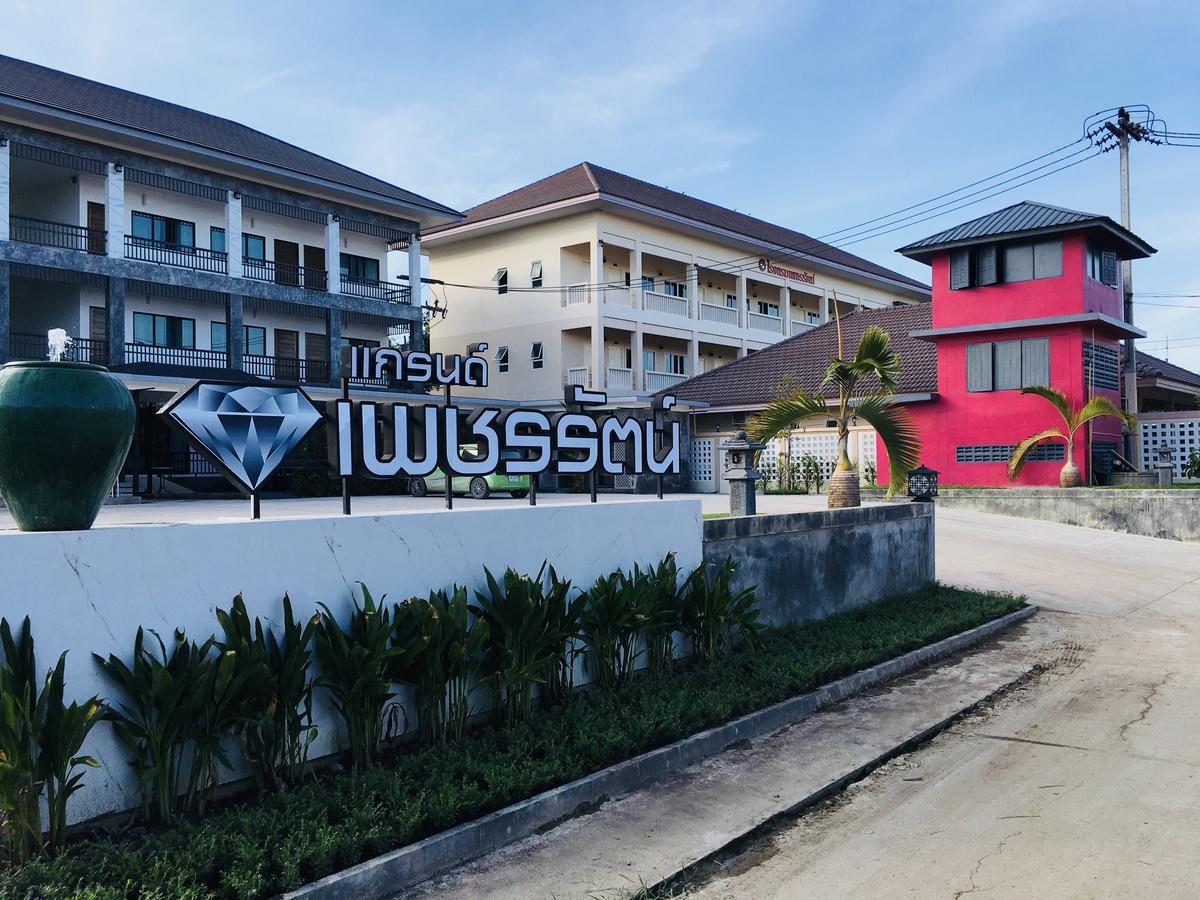 Phetcharat Grand Hotel Maesot Mae Sot Exterior foto