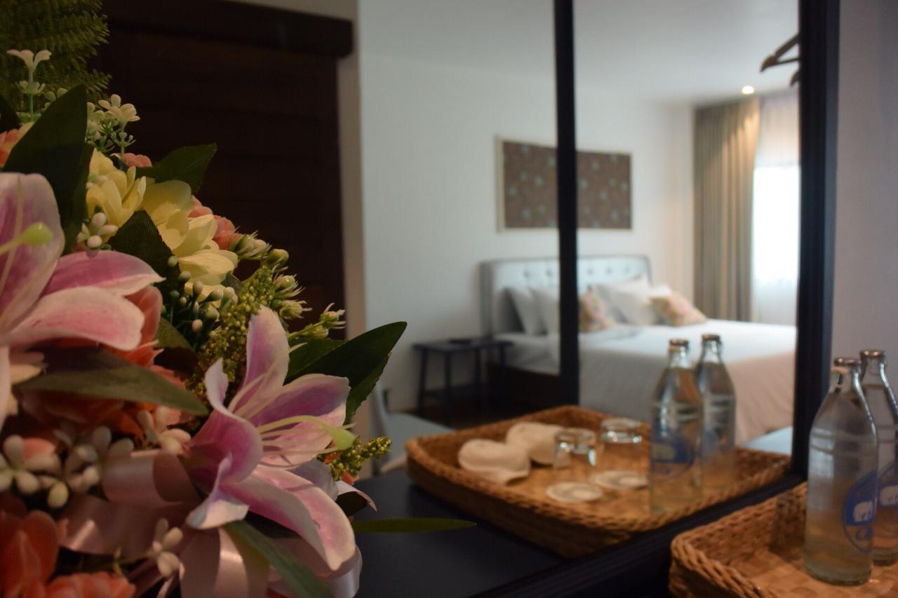 Phetcharat Grand Hotel Maesot Mae Sot Exterior foto